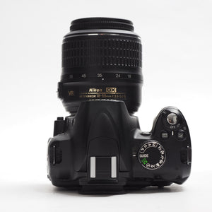 Nikon D3000 + 18-55mm f/3.5-5.6G VR - foto 3