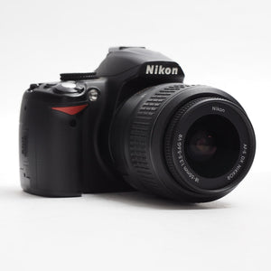 Nikon D3000 + 18-55mm f/3.5-5.6G VR - foto 2