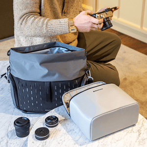 UNCOVER メッセンジャー スリング 7L | 拡張可能コンパクトカメラバッグ | Manfrotto